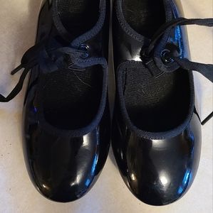Girls tap shoes/ dance shoes